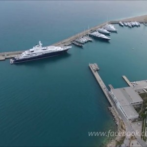Flying above Marina Zeas & Mikrolimano - Πτήση πάνω από μαρίνα Ζέας και μικρολίμανο - YouTube